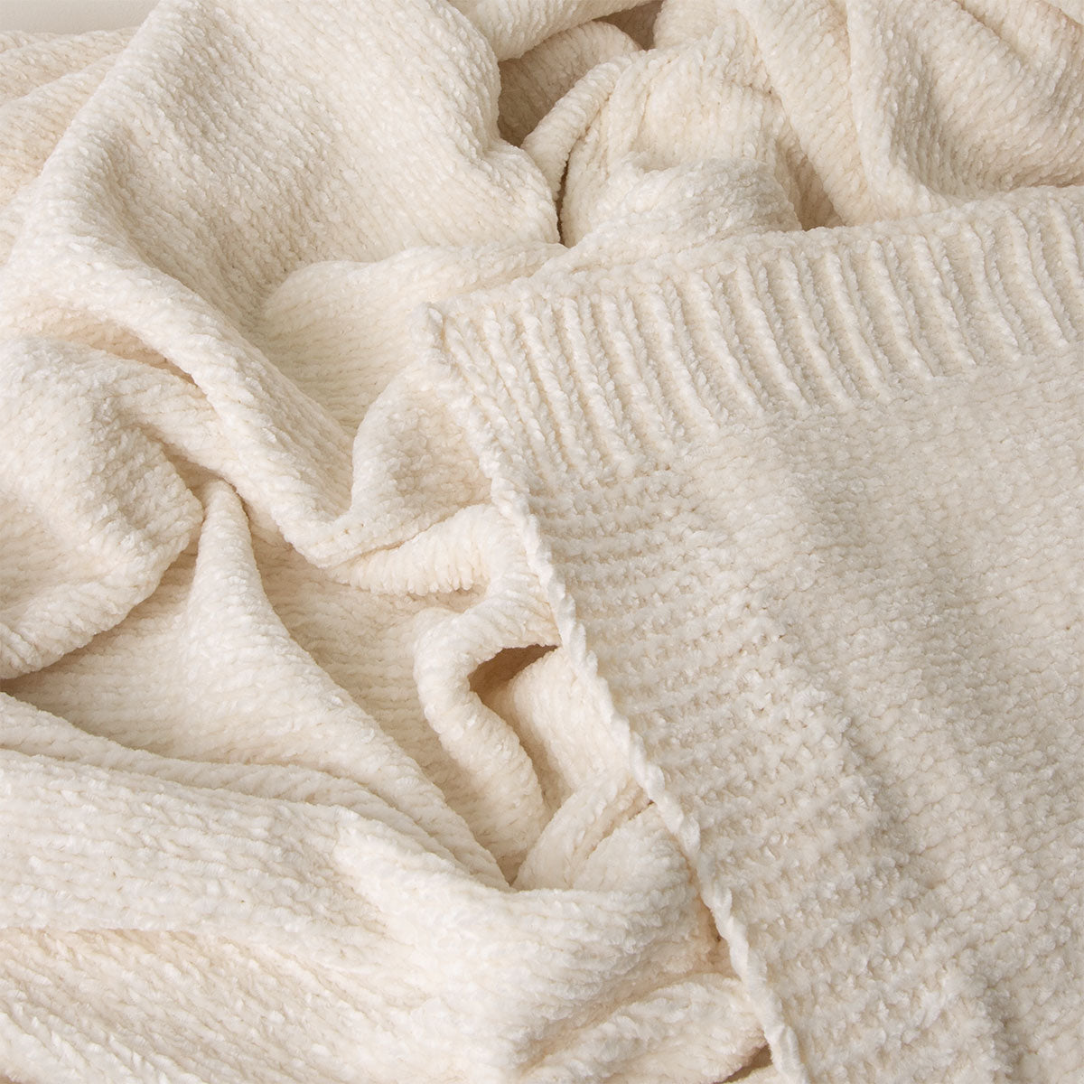 J Elliot Home Leslie Chenille Throw 130 x 160 cm Ivory - STripleB