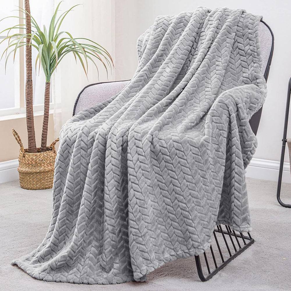 COMFEYA Soft Jacquard Leaves Pattern Flannel Fleece Throw Blanket_13