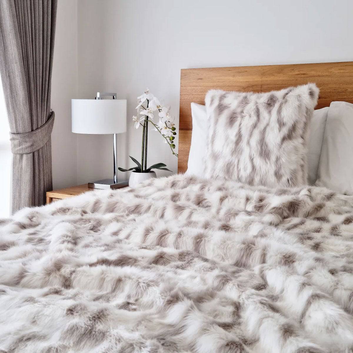 Wild Cat Faux Fur Throw Rug - 130 x 160cm - STripleB 